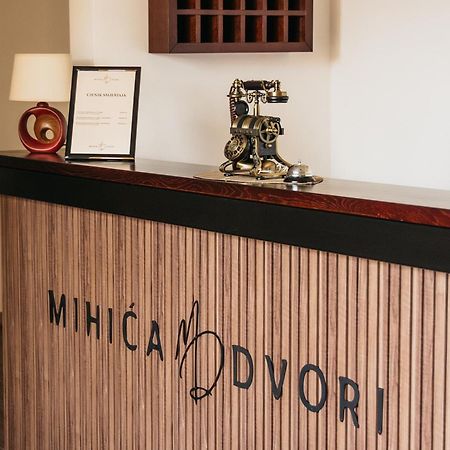 Pansion Mihica Dvori Hotel Babina Greda Buitenkant foto