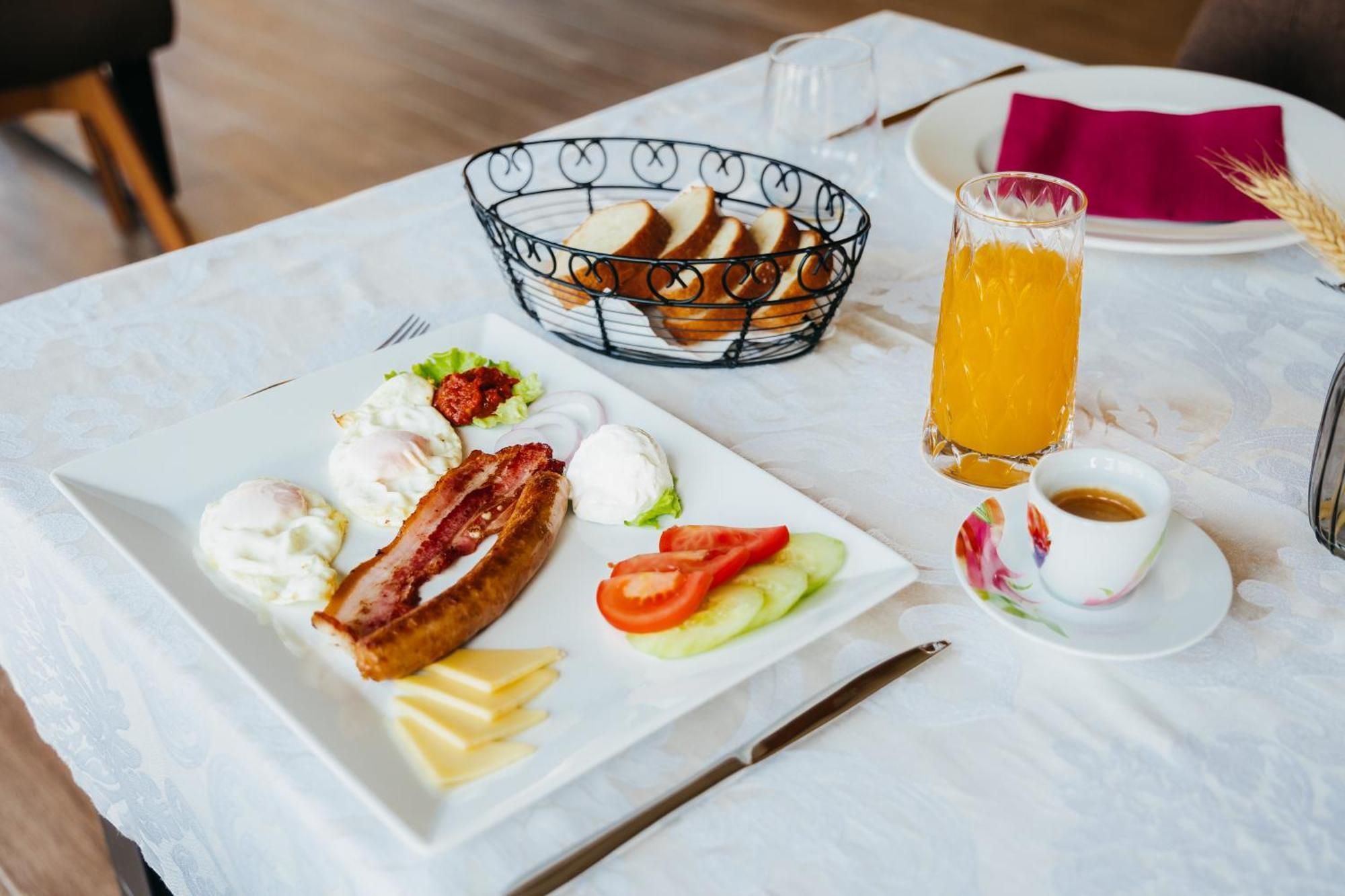Pansion Mihica Dvori Hotel Babina Greda Buitenkant foto