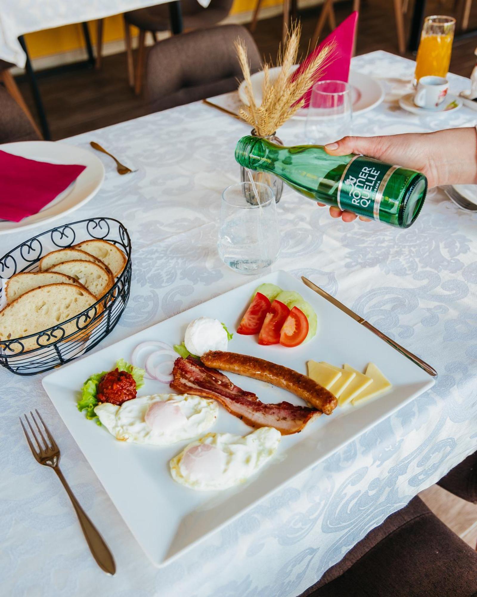 Pansion Mihica Dvori Hotel Babina Greda Buitenkant foto