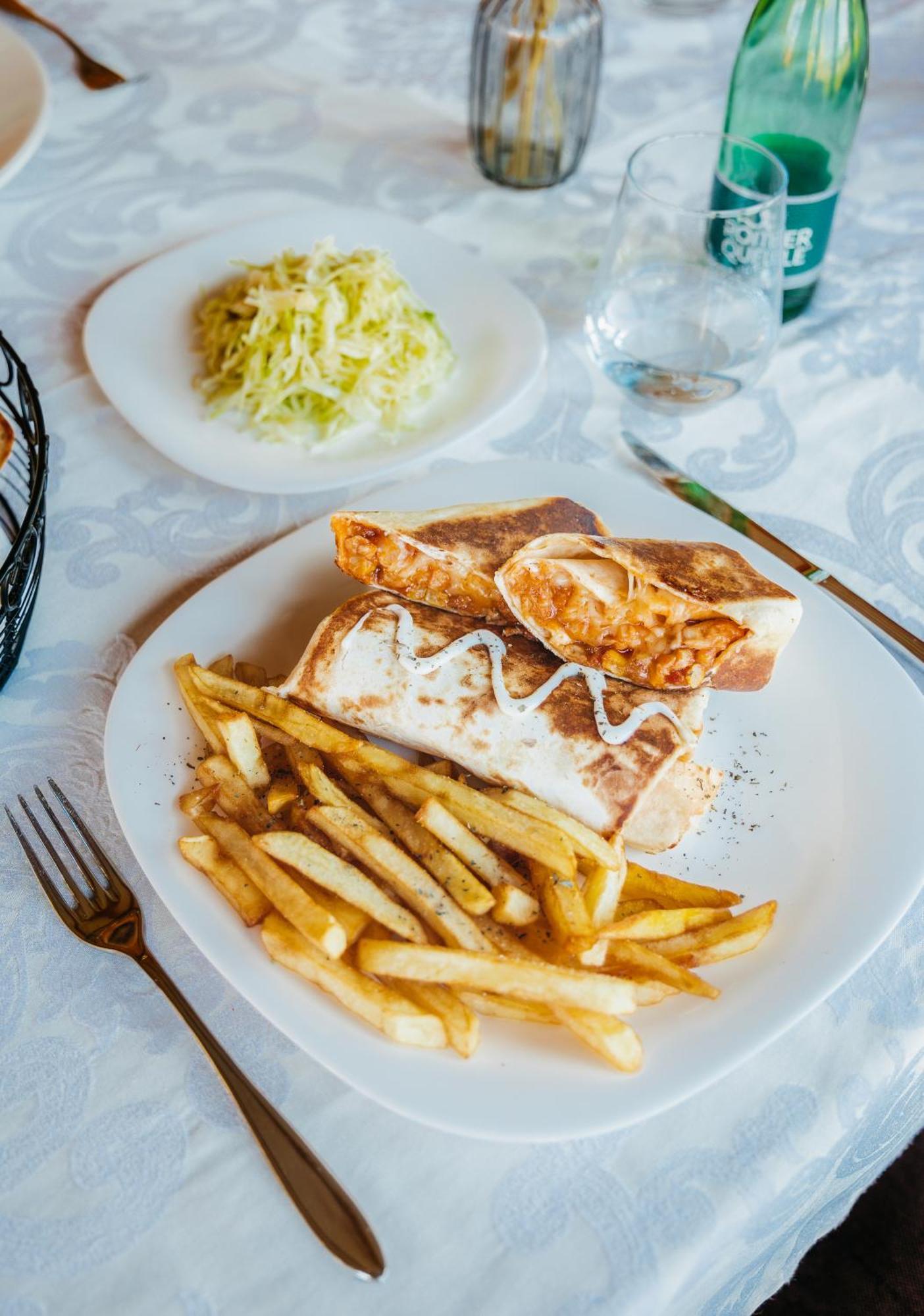 Pansion Mihica Dvori Hotel Babina Greda Buitenkant foto