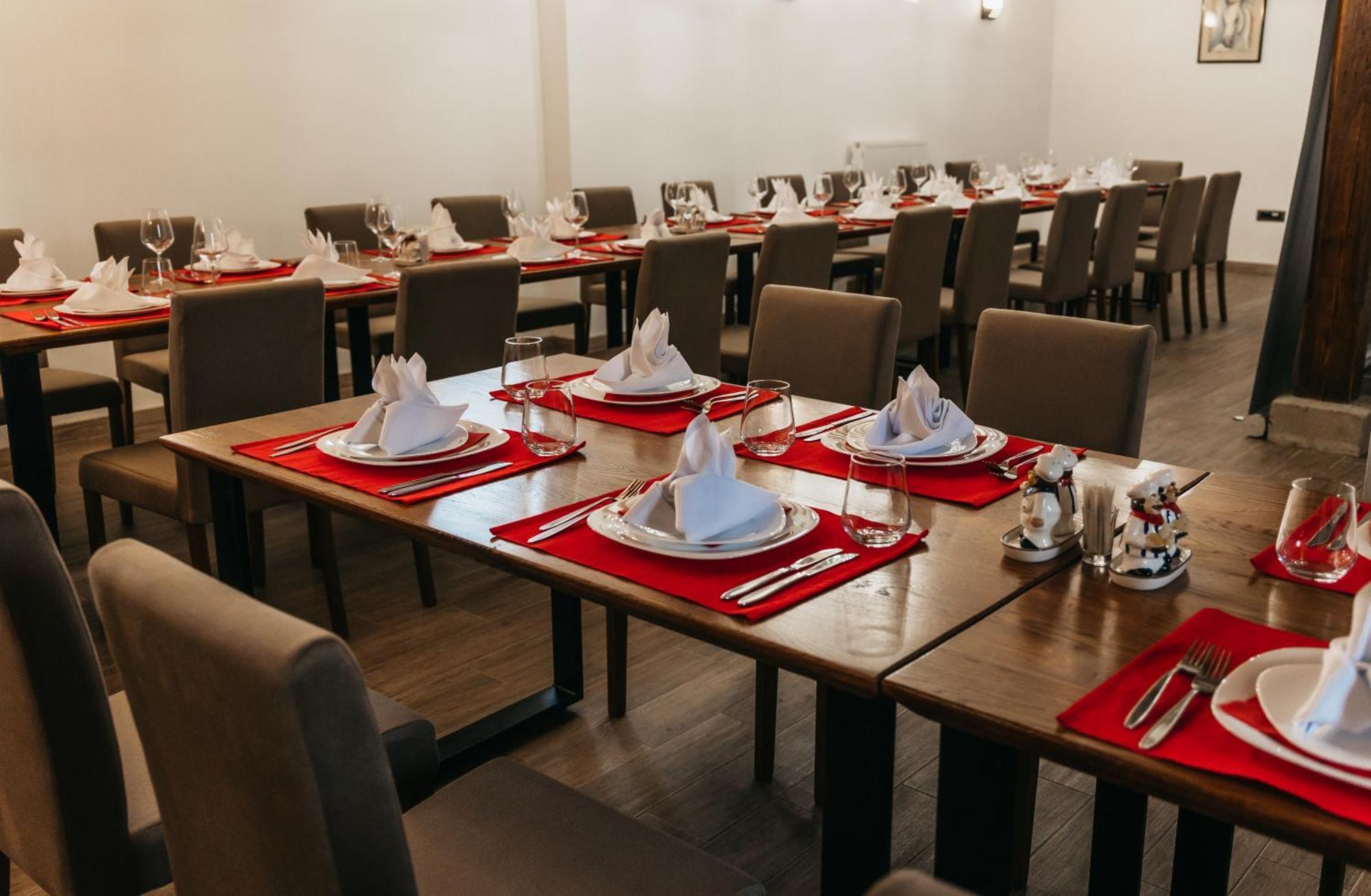 Pansion Mihica Dvori Hotel Babina Greda Buitenkant foto