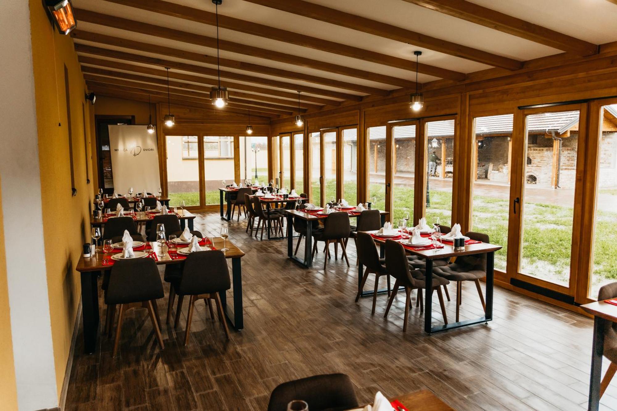 Pansion Mihica Dvori Hotel Babina Greda Buitenkant foto