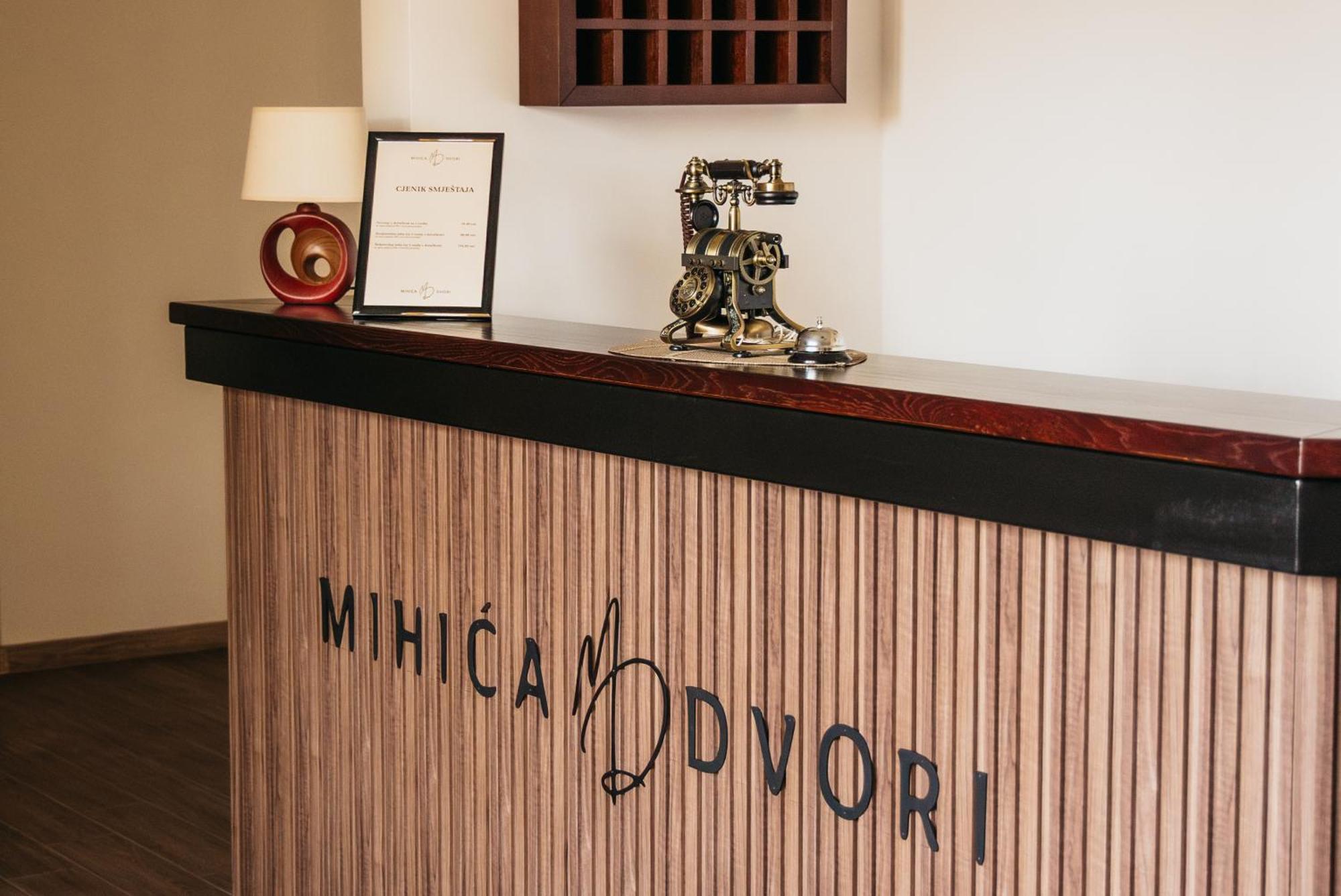 Pansion Mihica Dvori Hotel Babina Greda Buitenkant foto